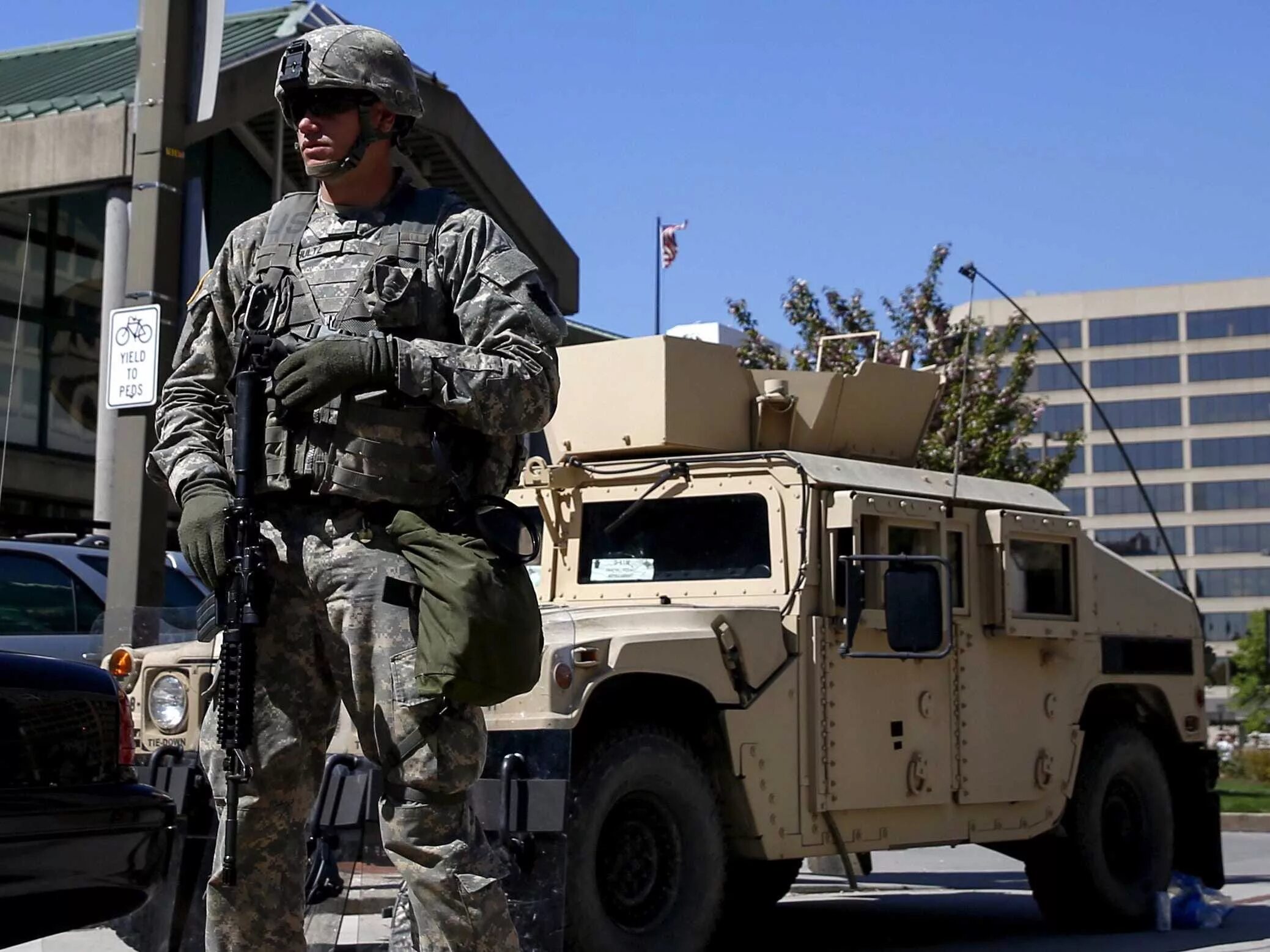 Нац гвардия лос анджелес. Национальная гвардия сша. Генерал национальной гвардии сша. Армия национальной гвардии сша. National guard сша.