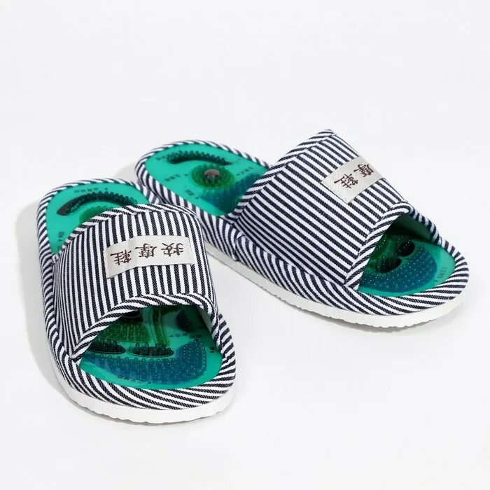 Тапочки 39 размер. Валяные тапочки с ландышами. Тапочки женские бирюзовые силиконовые. Тапочки бирюзовые. Нога в тапочке.