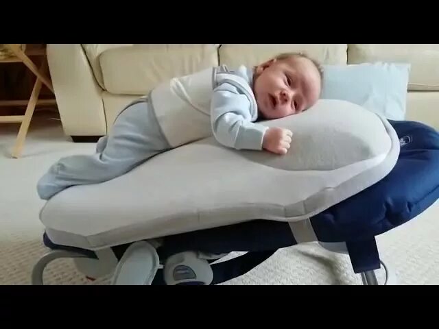 Девушка в кресле качалке. Подушка от коликов для новорожденных babocush. Мама качалка. Mamaroo 2. Кресло-глайдер balance 1.