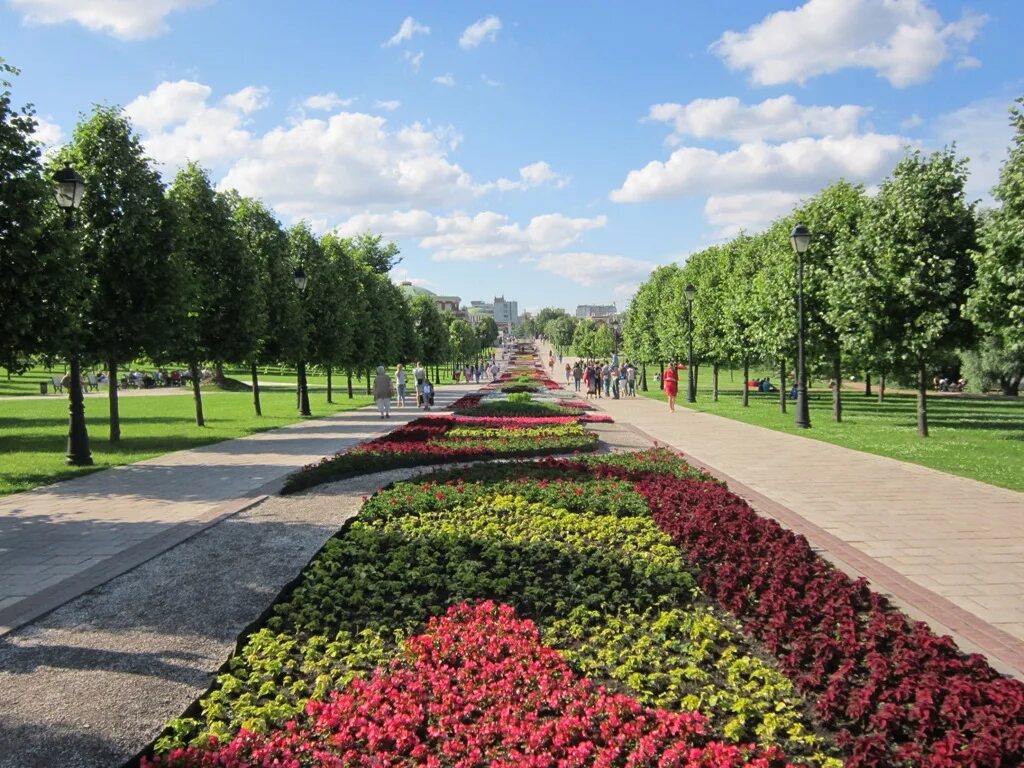 Городские парки москвы. Парк Царицыно аллеи. Парк Царицыно цветники. Аллея парка Царицыно. Царицынский парк Волгоград летом.