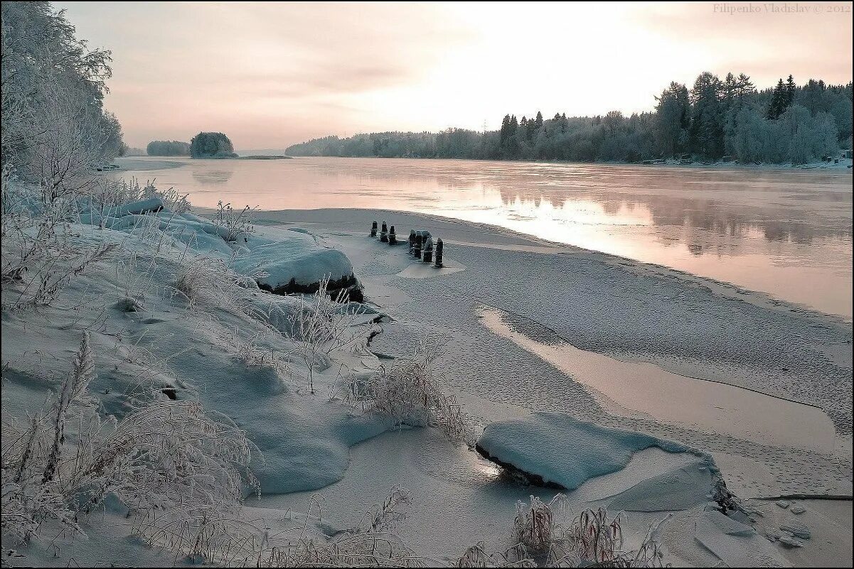 прорубь на реке. вуокса река зима. полынья на иртыше омск. полыньи на реке что это. лунка во льду.