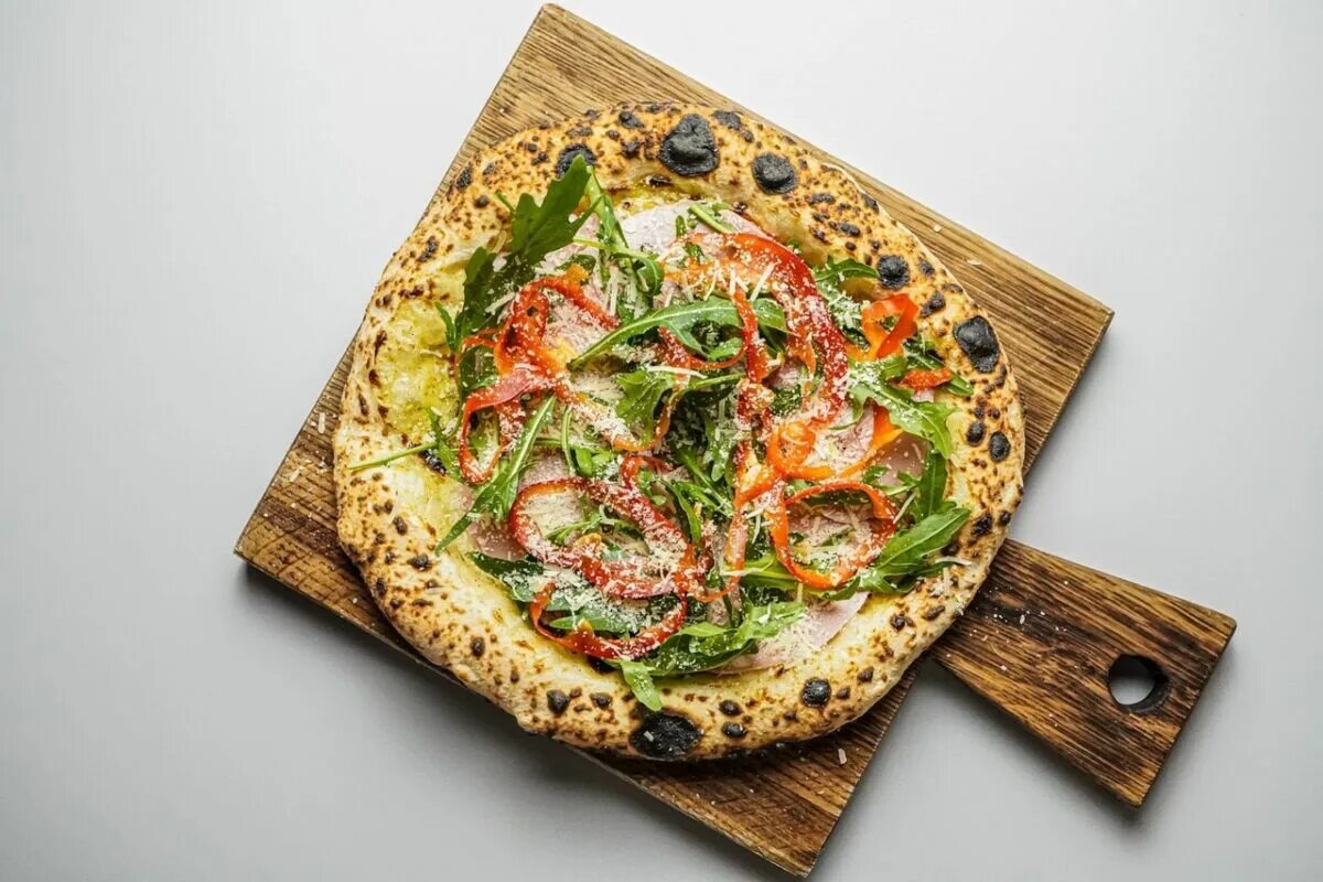 Аль-пачино пицца сыр помидоры. Scro pizza. Аль пачино пиццерия. Scro pizza. Пицца на дереве.