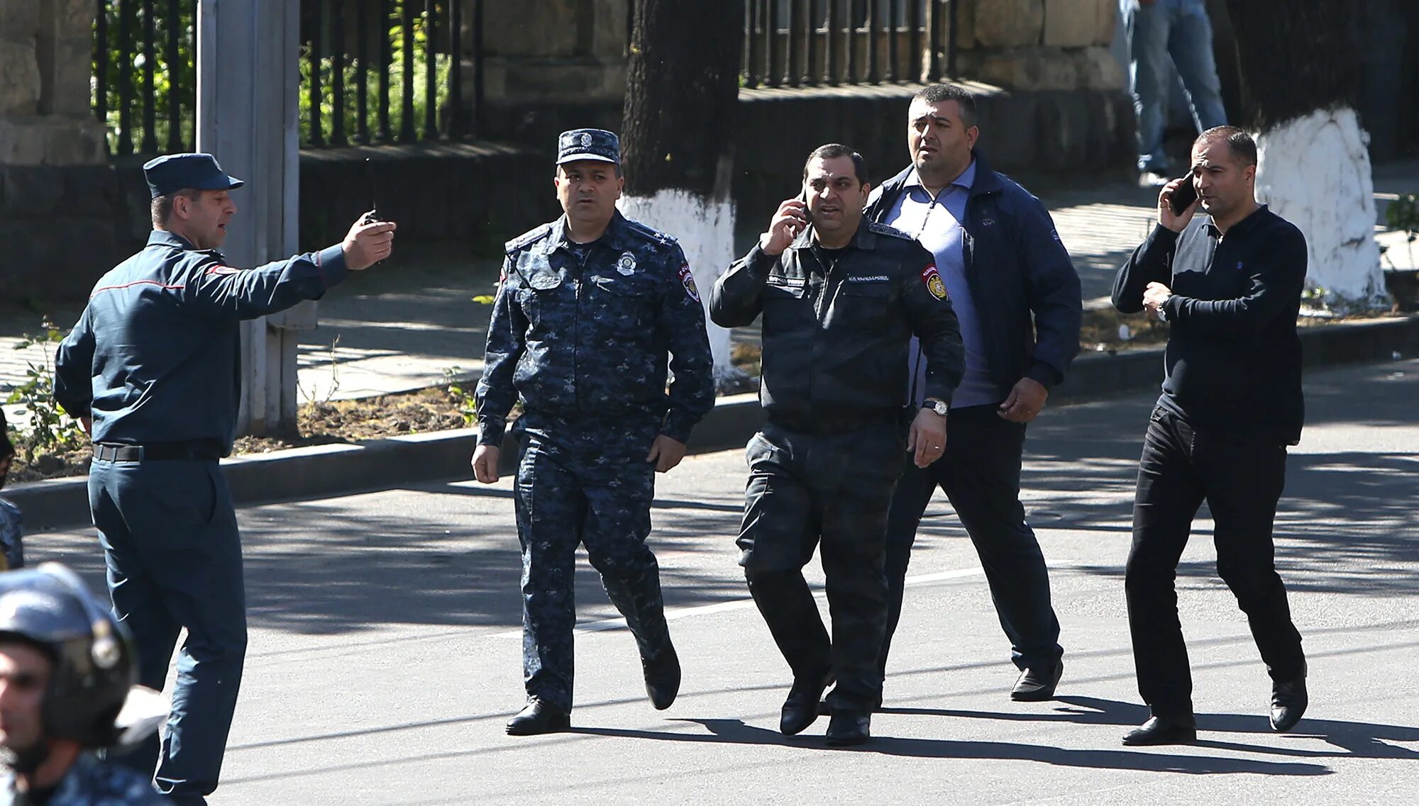 Гаи ереван. Полиция Армении. Патрули полиции Армении. Полиция Еревана. Форма полиции Армении.