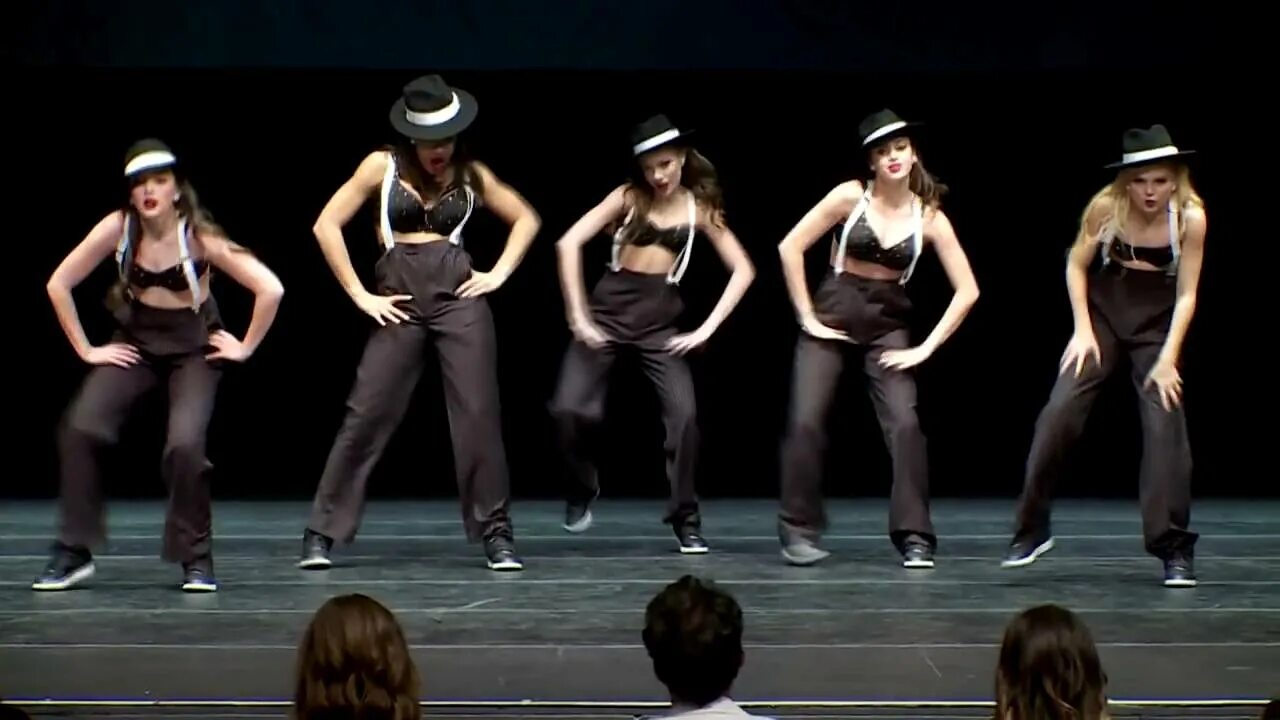 Lady dance school омск логотип. Сербская леди танцует видео оригинал. Lady dance танцевальный стиль. Танец леди босс мамы в танце. Lady is dance.