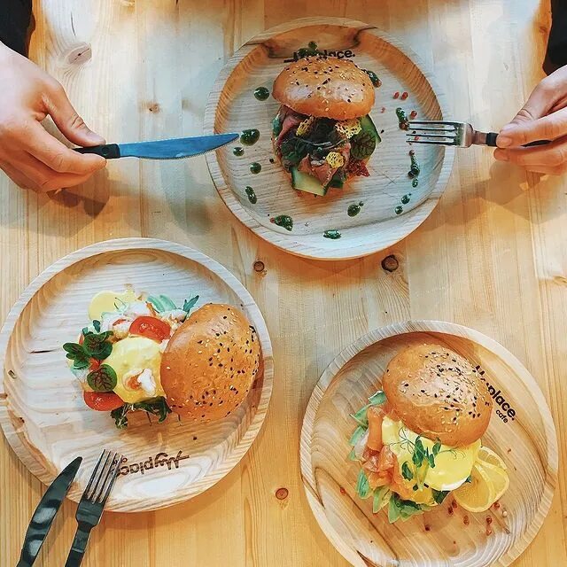 Кафе имени в саратове. Cafe la place exquise, ярославль. Уютные кафе саратов. Кафе my place саратов. My place cafe саратов чапаева.