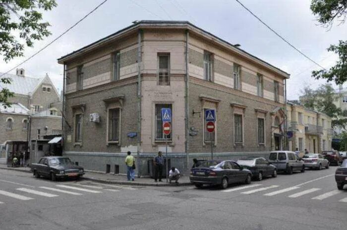 Консульство таджикистана в москве. Печать посольства таджикистана в москве. Посольство таджикистана в москве режим. Посольство таджикистана в москве. Скатертный переулок 19 консульство таджикистана.