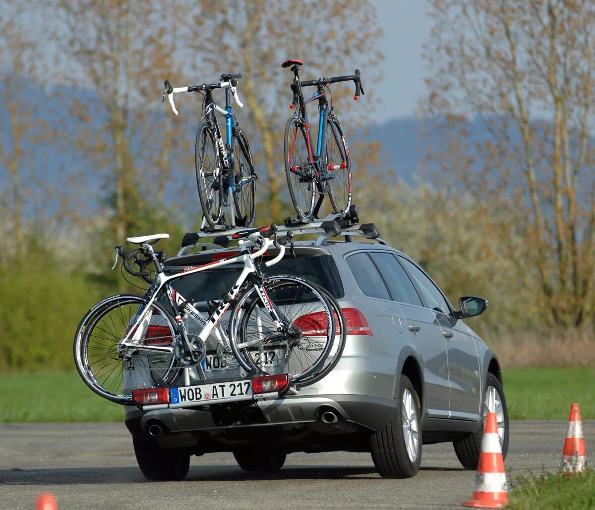 Авито доставка велосипед можно ли. Велобагажник Peugeot 308. Велобагажник на Hyundai Sonata. Велобагажник xc70. Велокрепление Tiguan 2.