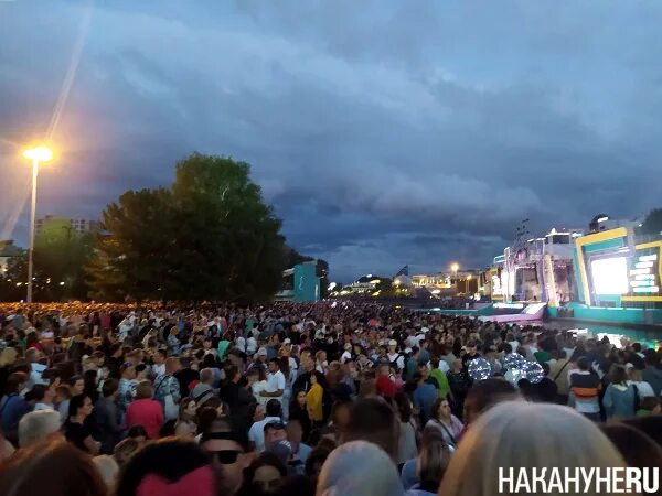 День города екатеринбург. Празднование 300-летия екатеринбурга. День года в екатеринбурге 2023. Салют в екб. Фото екатеринбурга 2023 4 мая.