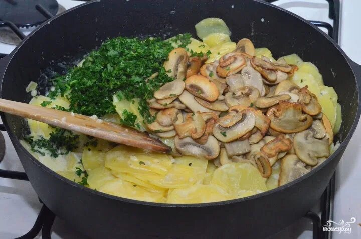 Картошка с грибами со сметаной - пошаговый рецепт с фото на Повар.ру