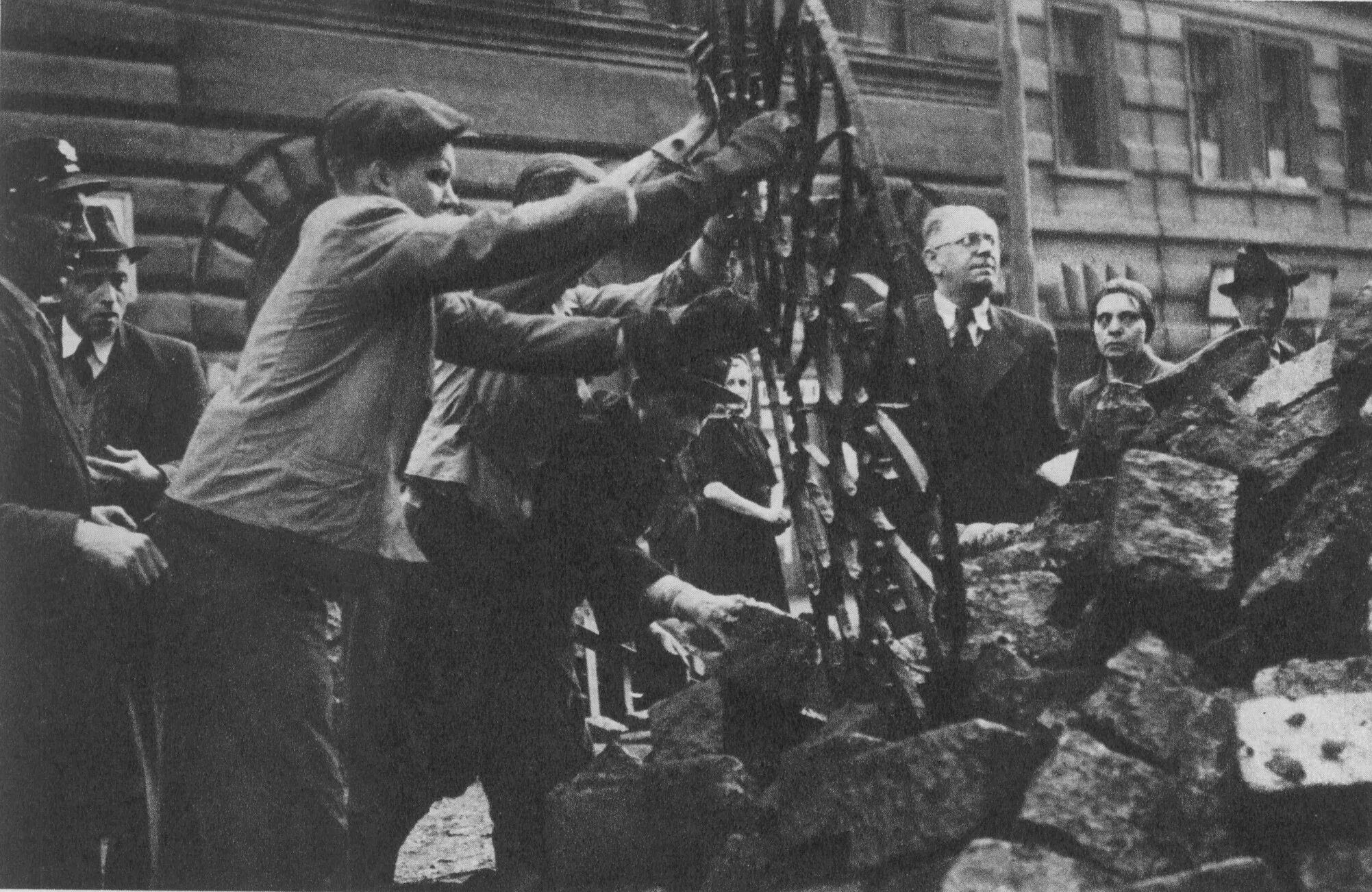 Народное восстание в чехии. Пражское восстание 1945 года. пражское восстание 1945 роа. освобождение праги 1945 роа. освобождение чехословакии в 1945.