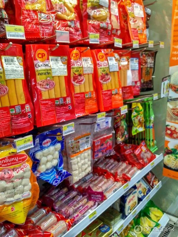 Лапша быстрого приготовления тайланд. Ассортимент 7 eleven в тайланде. севен элевен ассортимент. ассортимент магазина севен элевен тайланд. лапша в севен элевен.