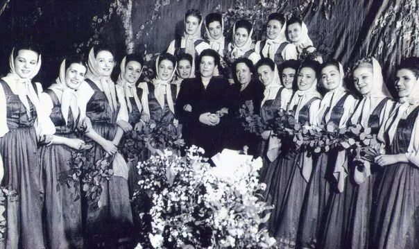 государственный академический ансамбль березка имени н. государственный академический хореографический ансамбль берёзка. надежда светлова ансамбль березка. ансамбль березка надежда надеждина. надеждина ансамбль березка.