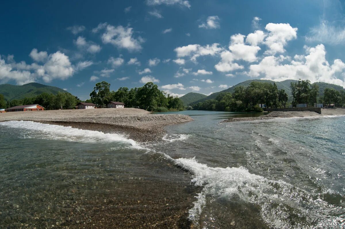 Село береговое геленджикский. Село Криница у черного моря. Поселок Криница черное море. Пшада пляж Криница.