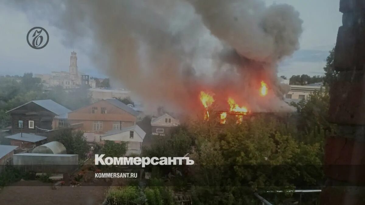 Прямо сейчас в Сарапуле тушат крупный пожар Горит нежилое здание на ул. Пролетар