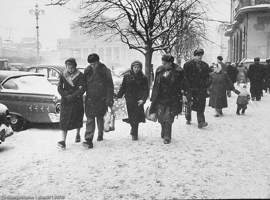 Сорок зим и сорок лет. 1959 год ссср зима. москва в 70-е годы зима. советские люди зимой. советские улицы зимой.
