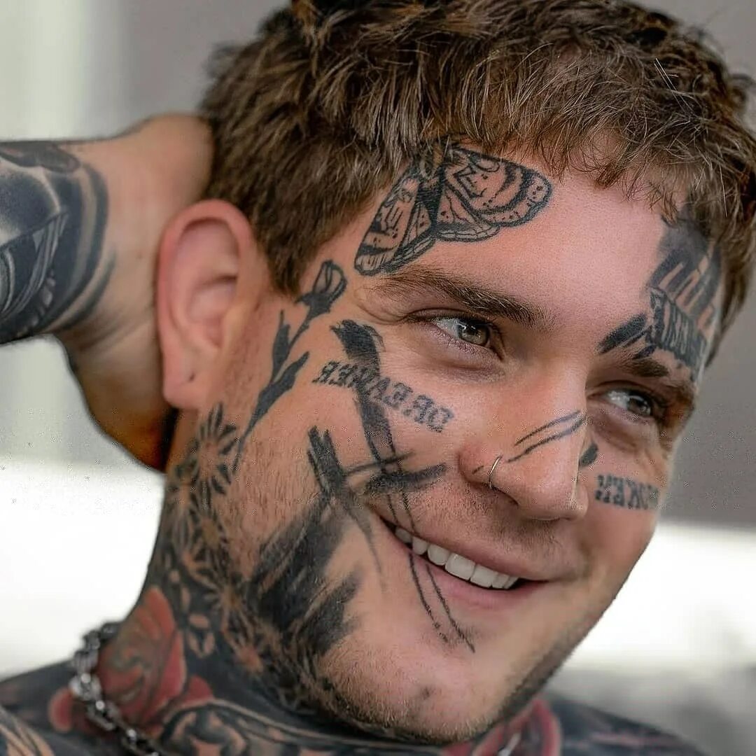 Страшные татуировки на лице. Рэпер текаши 6ix9ine. Страшные люди с татуировками. Freak head. Самый татуированный человек.