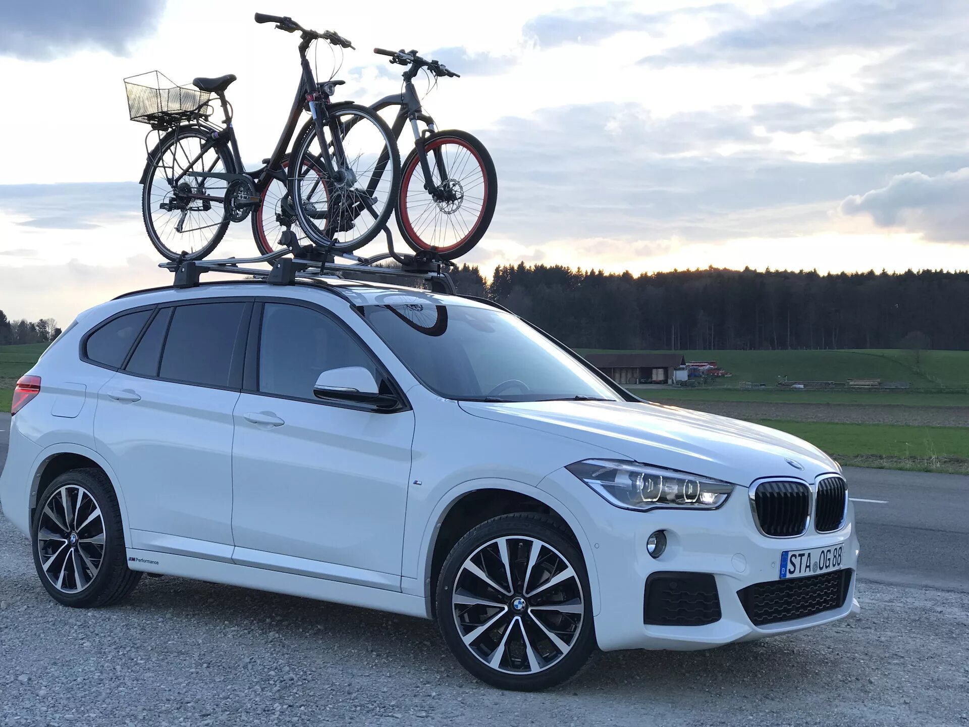 Х 5 х 3х 19. BMW x1 f48. BMW x1 f48 r21. Thule BMW x1 f48. BMW x1 белая.