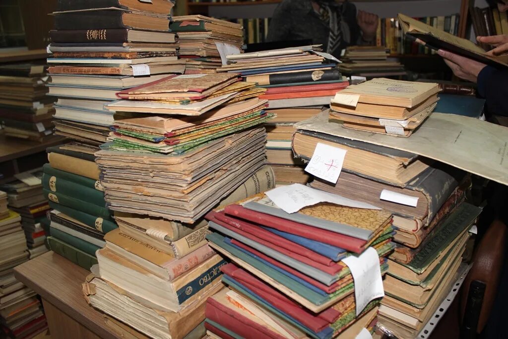 Тысяча книг. Библиотека тысяча книга. Библиотека с пятью тысячами книг. Библиотека в Чечне.