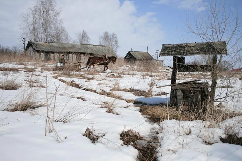 У околицы грязи. Март в деревне. Деревни России весной.