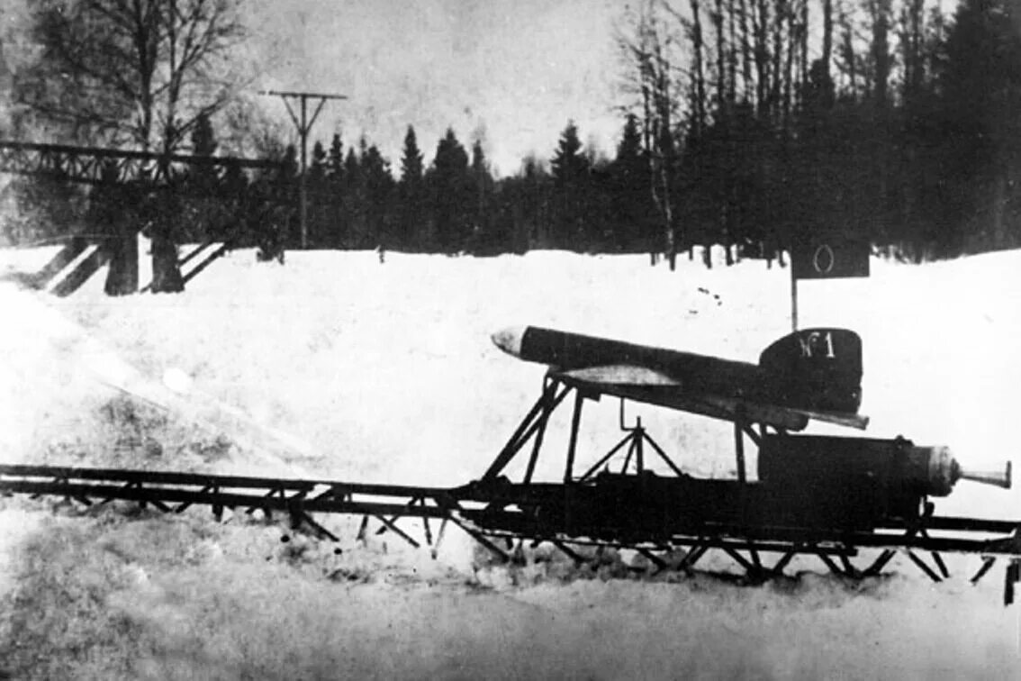 Крылатая королев. Крылатая ракета Королева 1934. Королев Крылатая ракета 212. 23 Мая 1934 первый полет экспериментальной крылатой ракеты. Ракета РНИИ 217.