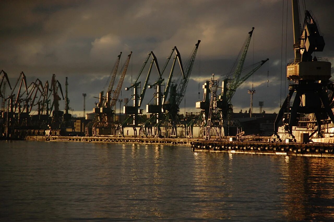 Порт клайпеды новости. Порт клайпеда литва. klaipeda порт, литва. грузовой порт клайпеда. рига порт грузовой.