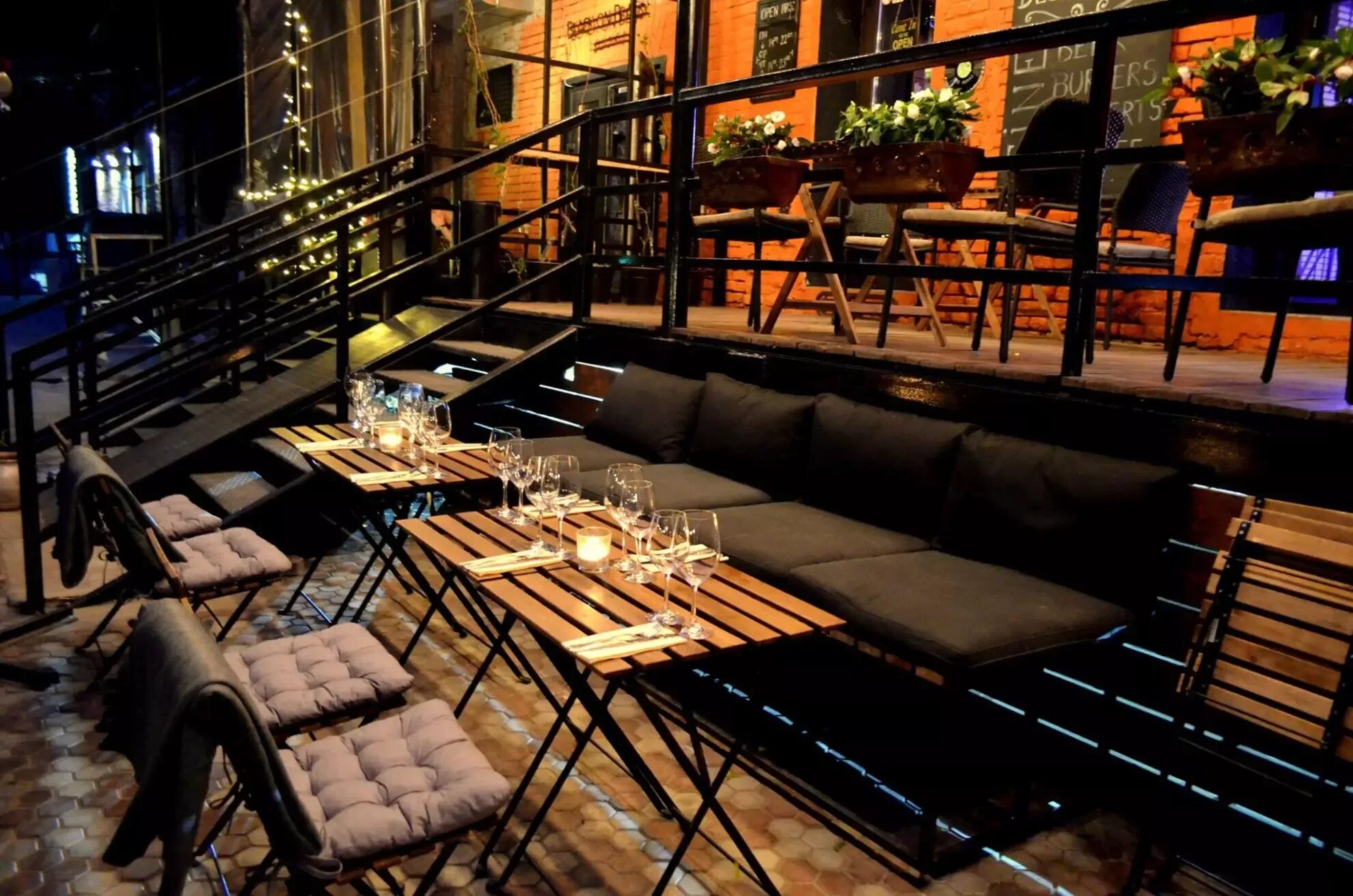 Ресторан 12 Wine Bar на Кутузовском проспекте (Киевская) в Москве - адрес на кар