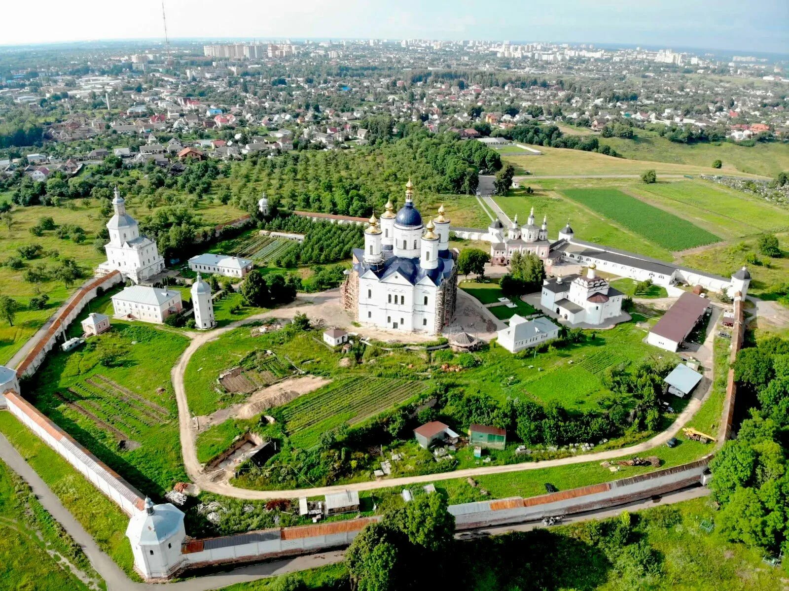 Свенский свято-успенский мужской монастырь брянск. Преображенский собор брянск. Достопримечательности брянска свенский монастырь. Кудыкина гора (сафари-парк). Национальный парк орловское полесье.