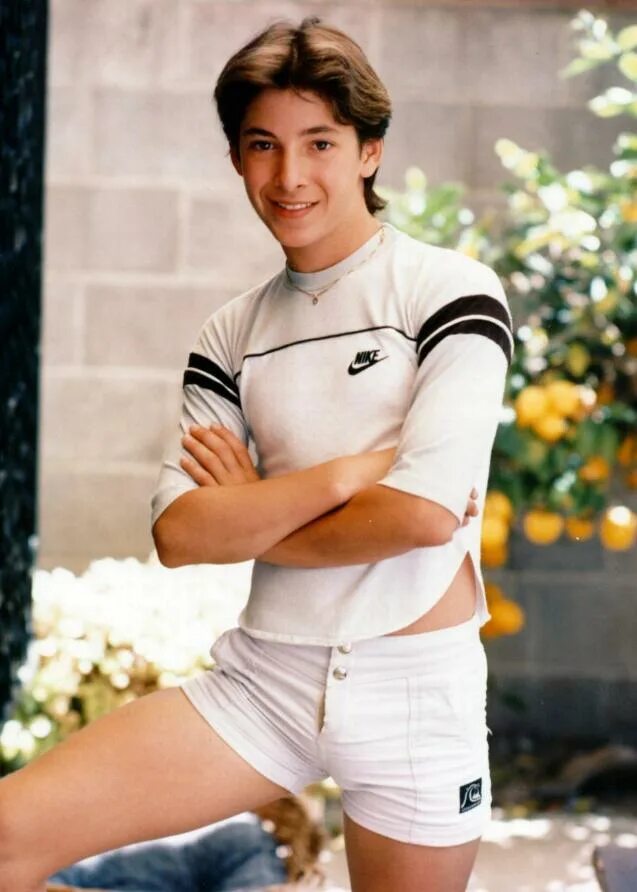 Noah Hathaway. Noah Hathaway young. Noah Hathaway 1984. Noah Hathaway shorts young. Boys legs