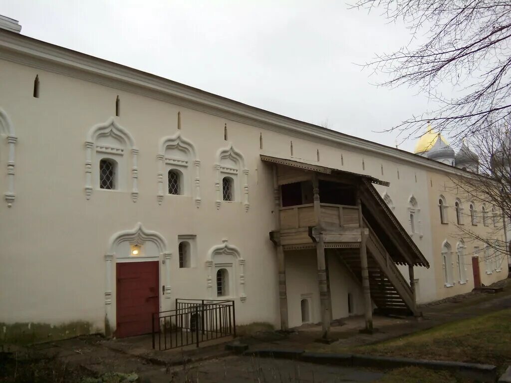 Братья лихуды великий новгород. Великий новгород детинец никитский корпус. Никитский корпус новгородского кремля западный фасад. Никитский корпус великий новгород. Никитский корпус великий новгород.