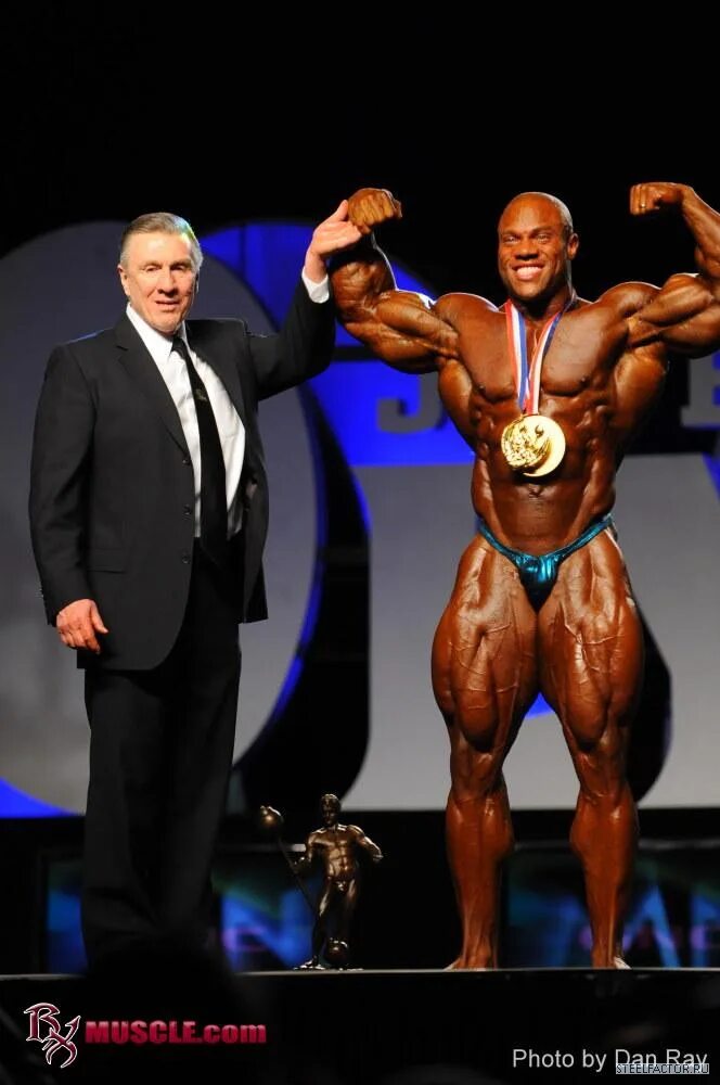 Фил хит и джей катлер. Phil heath 2011. Iris kyle. Фил хит и джей катлер. Олимпия 2011.