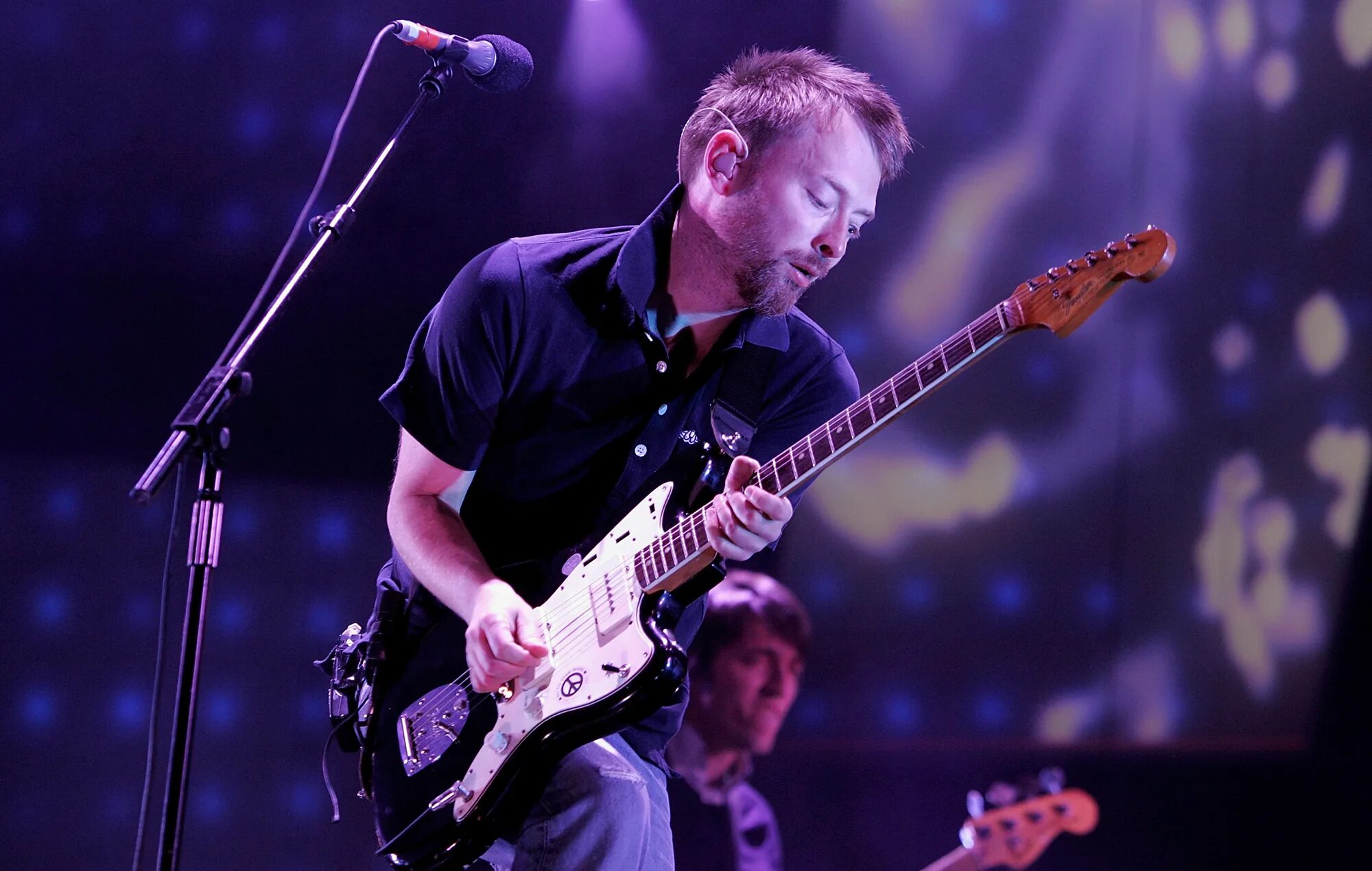 Fan favorite. Радиохед фото группы. Radiohead Yorke Thom Guitar. Радиохед концерт. Группа Radiohead 2022.
