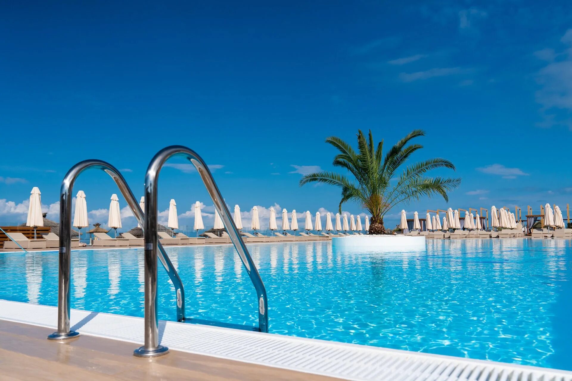 лоо отель лучезарный резорт. камелия сочи спа комплекс. бассейны сочи 2023. санаторно-курортный комплекс знание адлер. отель жемчужина сочи бассейн.