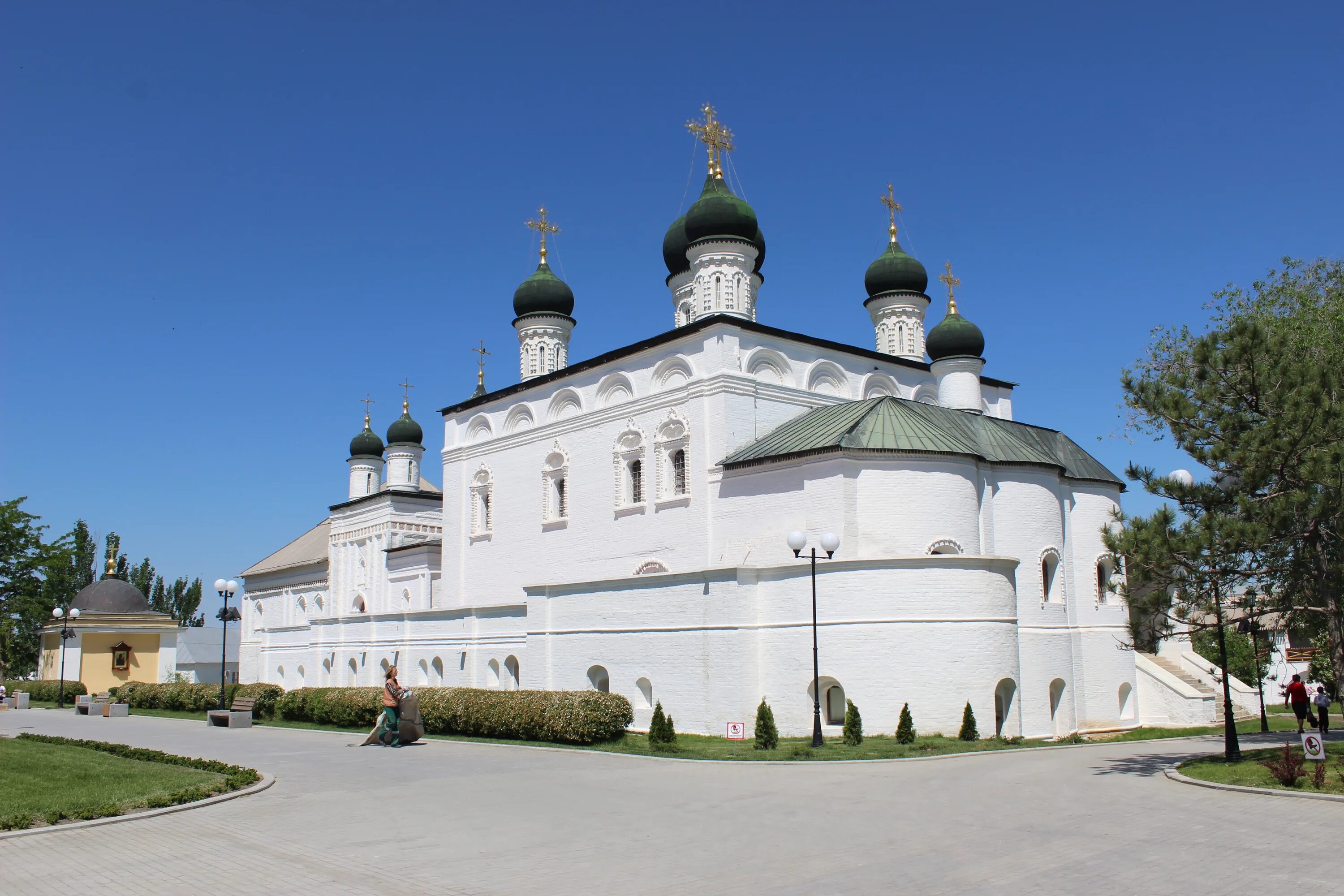 Успенский собор астрахань. Троицкий собор астраханского кремля. Собор троицы живоначальной астрахань. Троицкий собор астраханского кремля. Собор троицы живоначальной астрахань.