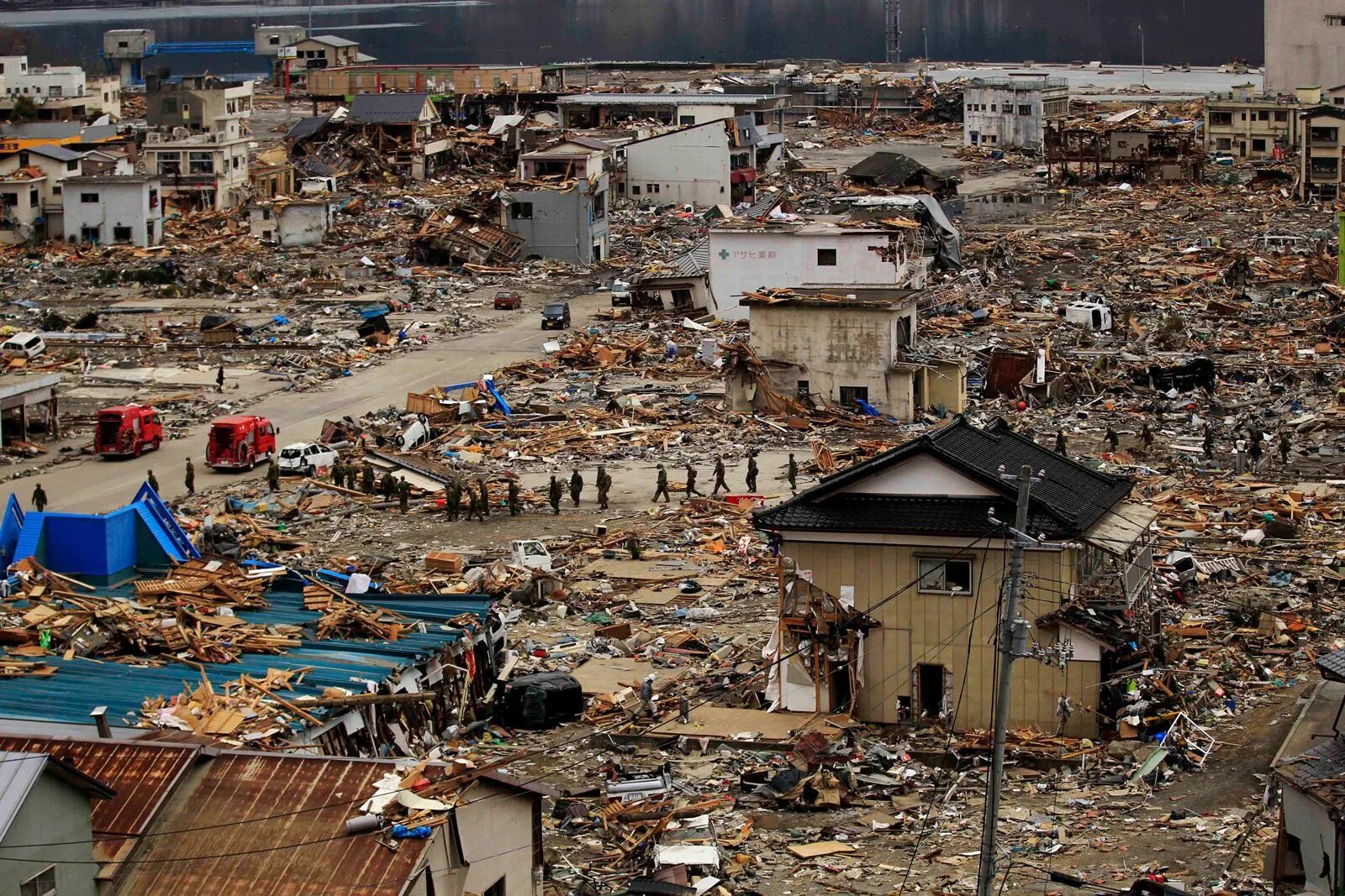 Disasters pictures. ЦУНАМИ В Японии в 2011. Землетрясение в Японии 2011. Про землетрясение 2011г в Японии.