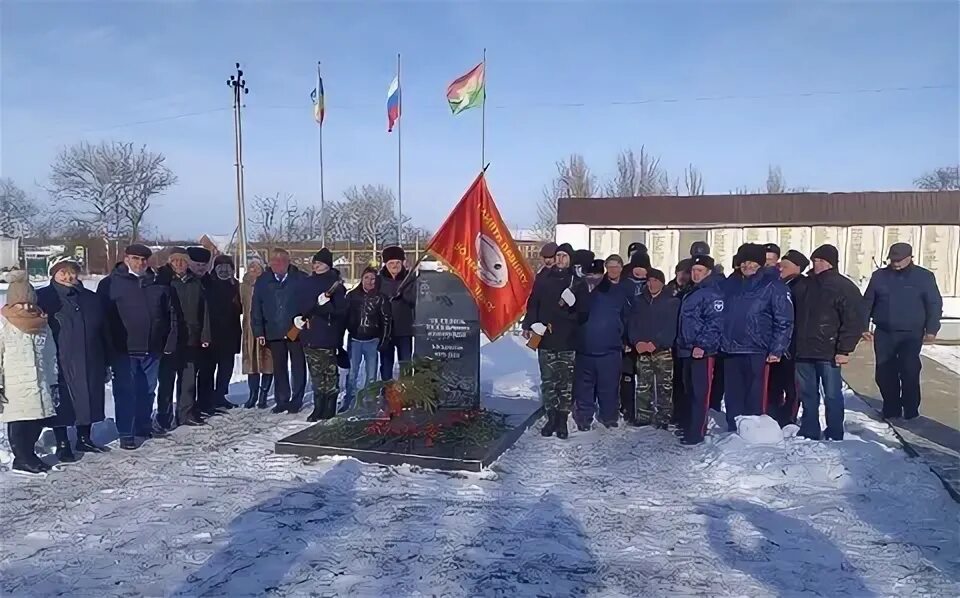 Гуляй борисовка зерноградского. Гуляй Борисовская школа Зерноградского района. Гуляй Борисовка Зерноградский район школа. Хутор Гуляй Борисовка. Земляки -афганцы Зерноградского района.