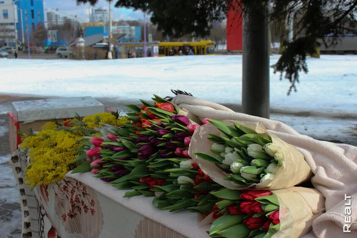 Сколько по времени стоят тюльпаны в воде