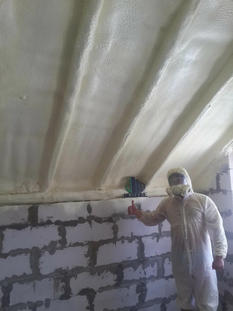 Пенополиуретан плюсы и минусы. Пенополиуретан ппу 17н. Плюсы и минусы пенополиуретановые утеплители. Теплоизоляция кровли ппу. Пеноизол это пенополистирол.