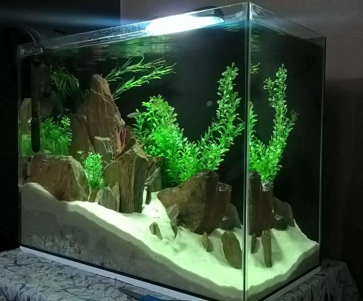 Террасы в аквариуме. Лампы для аквариума 200 литров. Светящиеся камушки для аквариума. Материал аквариума. Светодиодные лампы для аквариума т8.
