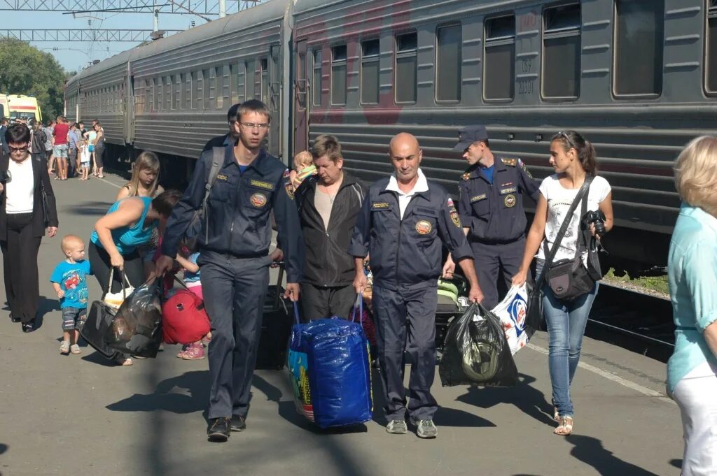 Уфмс хабаровский. Беженцы в Хабаровске. Беженцы с Украины в Хабаровске. Беженцы из Украины прибыли в Хабаровск. В Хабаровск прибыл поезд с украинскими беженцами.