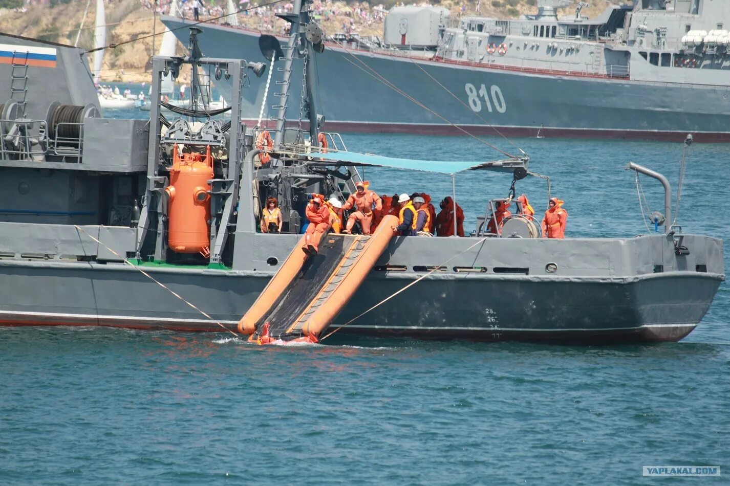 Неоказание капитаном судна помощи терпящим бедствие. Морская эвакуационная система. Эвакуация с судна. Спасательные лодки ВМФ. Морские эвакуационные системы на судне.