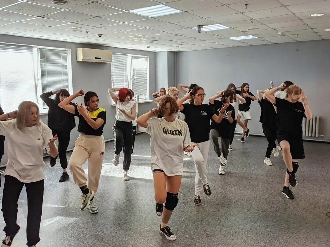 Студия кей поп танцев. Уроки kpop танцев в самаре. кей поп танцы краснодар. к поп танцы в самарканде спорт.