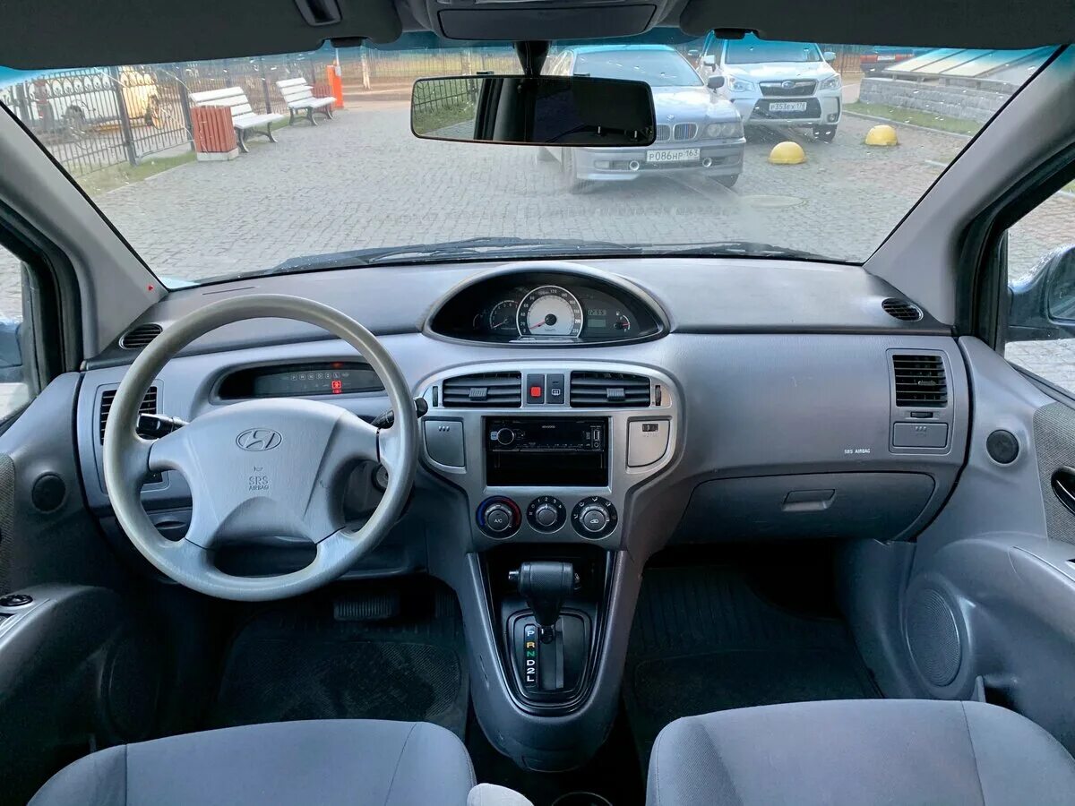 Хендай матрикс горит. Хендай матрикс 2013. Лампочка заднего хода хендай матрикс. Хендай матрикс 2008 салон. Хендай матрикс 2004.