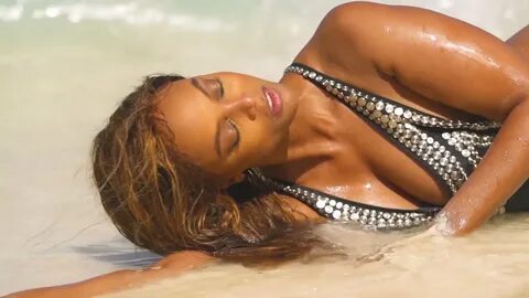 Tyra Banks Sexy (64 Photos + Video) .