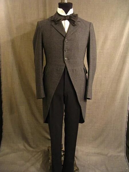 Сюртук также считался. Сюртук 19 век. Сюртук Купеческий. Одежда 19 века мужская. Сюртук мужской 19 век.