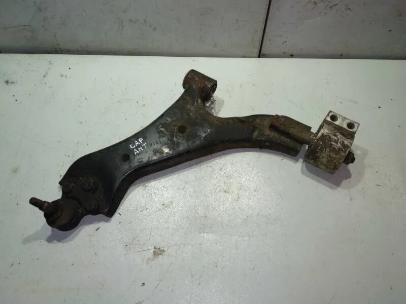 Нижний передний рычаг шевроле каптива. Передние рычаги каптива. Передние рычаги антара. General motors 20946157. General motors 96626425.