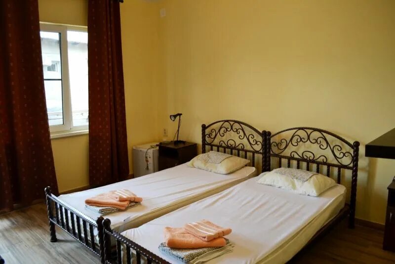 Абхазия гагры отель руно. Руно 3 абхазия гагра. гостевой дом руно абхазия гагра. европа 3 абхазия. гранд отель абхазия 3*.