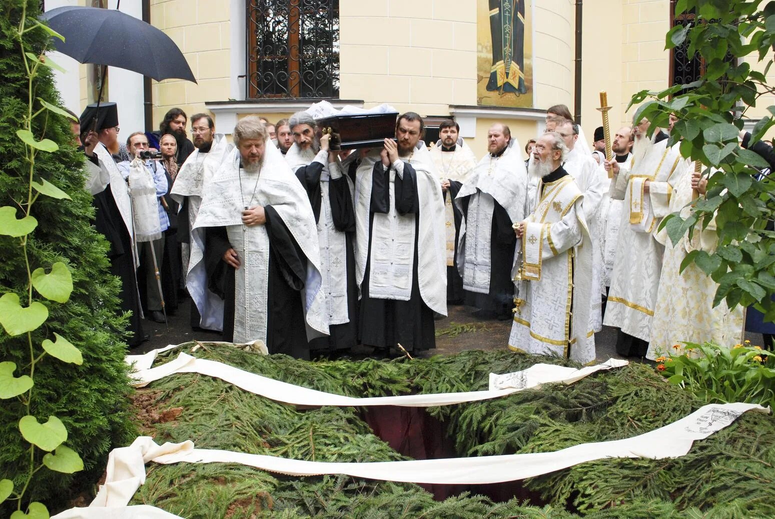 Православные хоронят в воскресенье. Похороны митрополита Антония Сурожского.