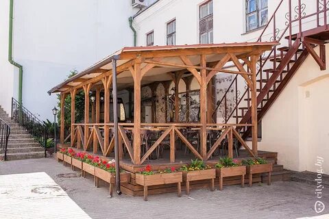 Летняя веранда из дерева