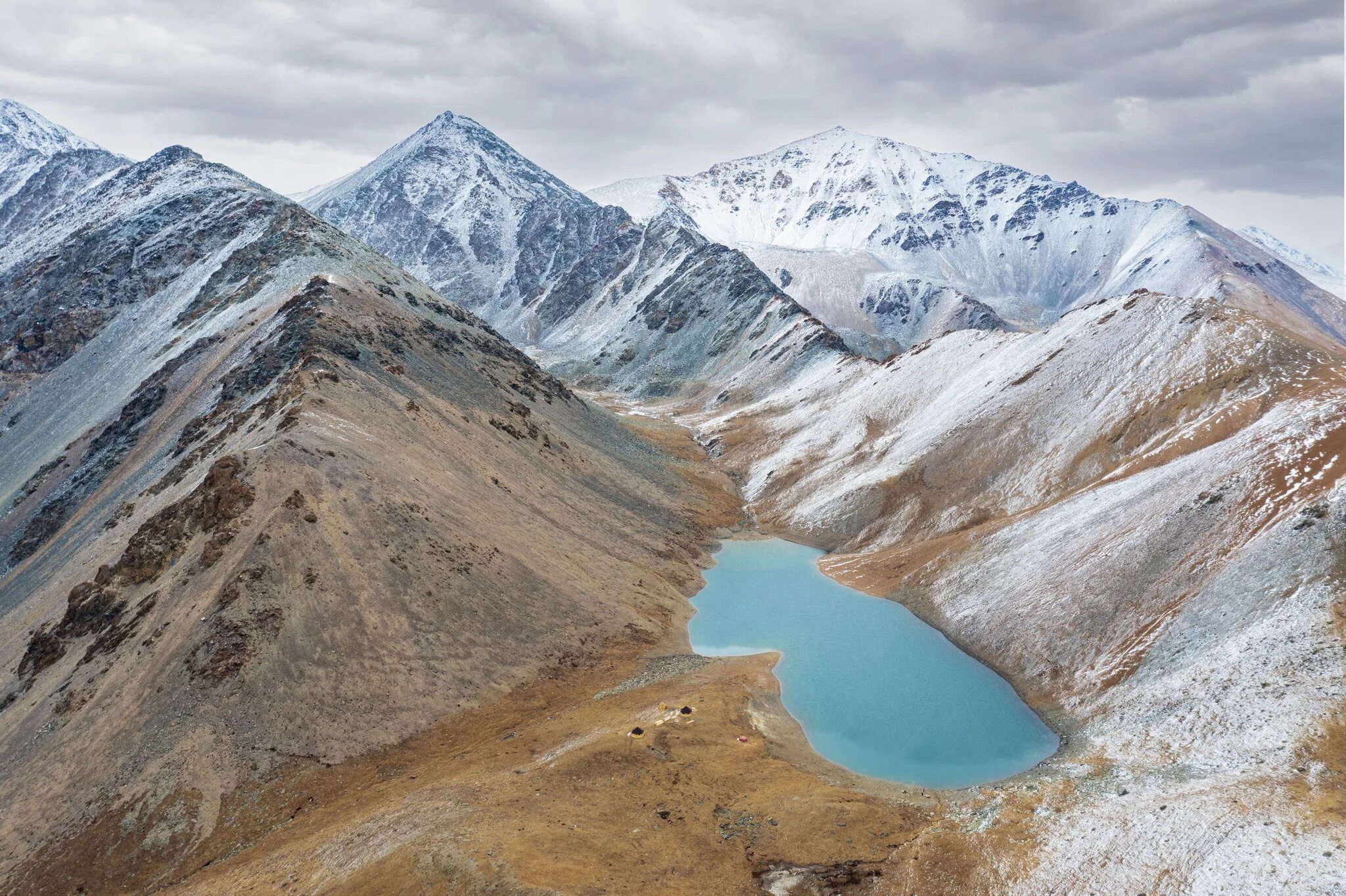Село акташ алтай. Красные ворота горный алтай акташ. Акташ горный алтай. Озеро горных духов горный алтай. Дух акташа.