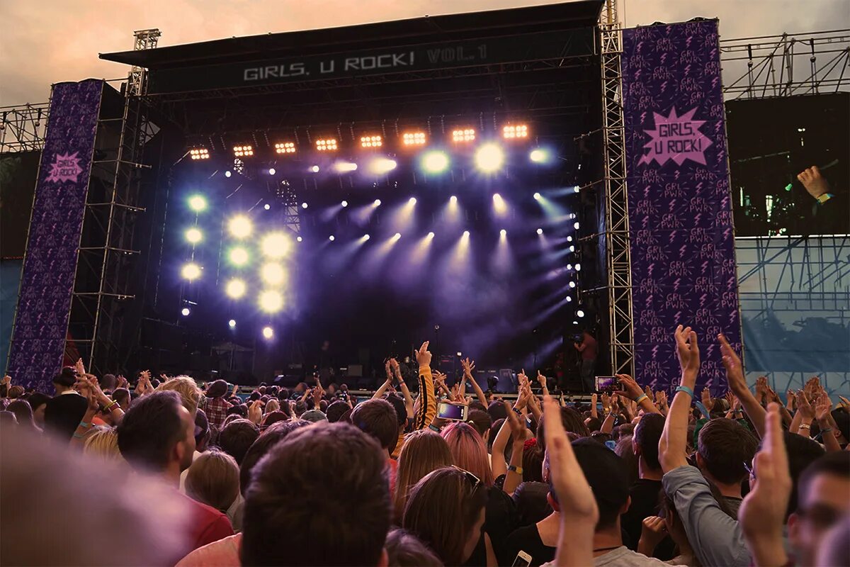 Woodstock ВДНХ рок фестиваль. Рок фестиваль опен Эйр. Концерт на открытом воздухе. Рок фестиваль Екатеринбург.